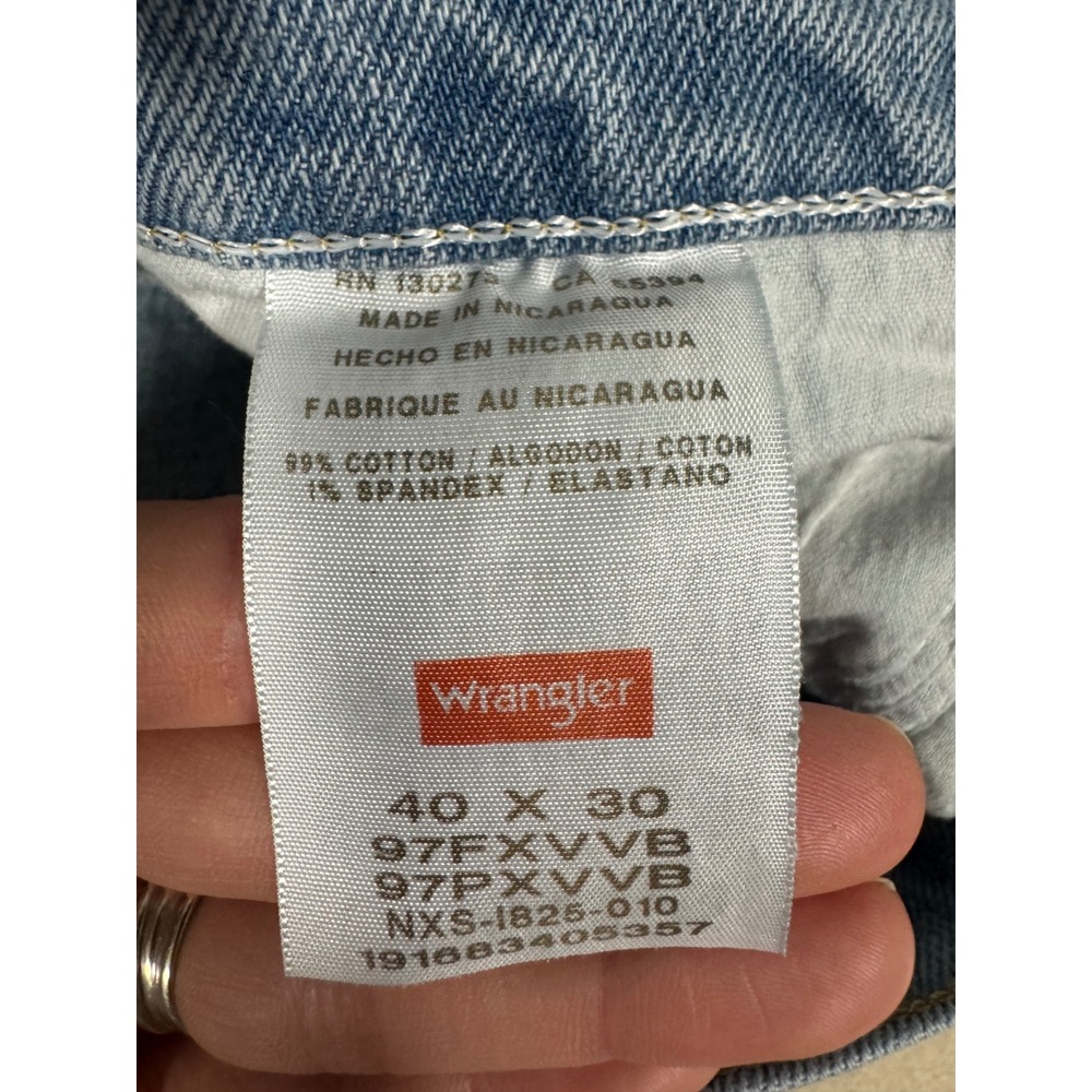 Wrangler Men's Light Wash Relaxed‎ Fit Jeans Size 40x30 Comfort Guaranteed - Picture 6 of 6